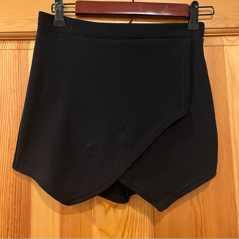 Black Skort